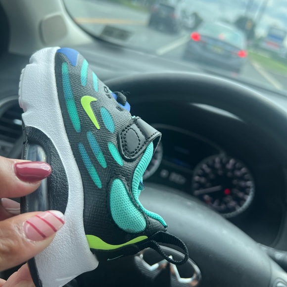 🔥Little kids Nike🔥Sneakers size 5 - Picture 3 of 6